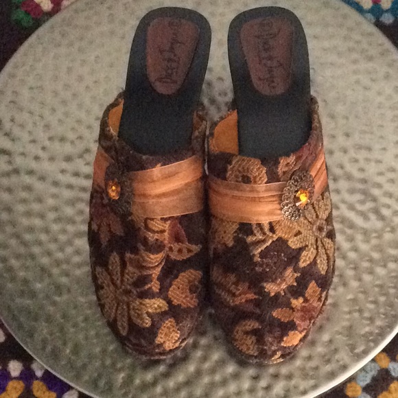 Dick & Jayne Tapestry Clogs - Picture 7 of 8